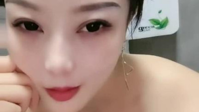 운치 있는 성숙한 미소녀, 스타킹 하이힐과 얼굴을 드러낸 격정적인 라이브 방송 늑대 친구 자극, 우유 놀이, 새로 산 계란 고르기, 자위, 호들갑스러운 표정 넋 나가기